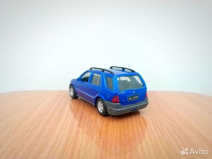 Mercedes-Benz ML 320 (масштабная модель 1/32)