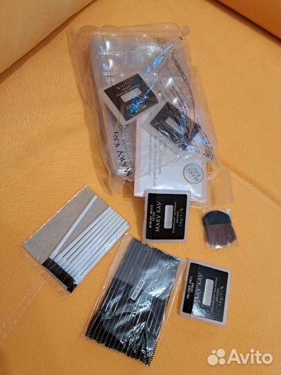 Палетки и кисти для макияжа mary kay