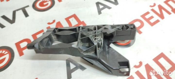 Кронштейн фары левый Audi A6 4G CGW 18.04.2011