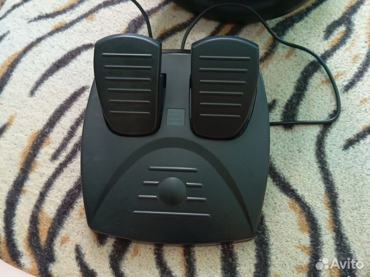 Продаю игровой руль и педали для ноутбука