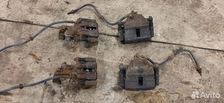 Суппорт передний Nissan Primera P11 1996-2002г