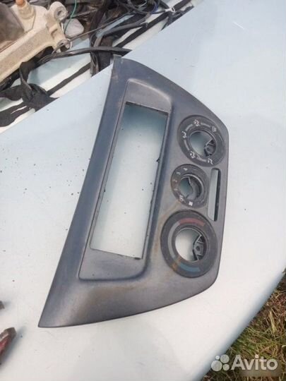 Накладка в торпедо Mitsubishi Lancer 9 2005