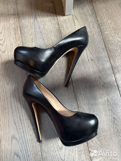 Ciuseppe zanotti design