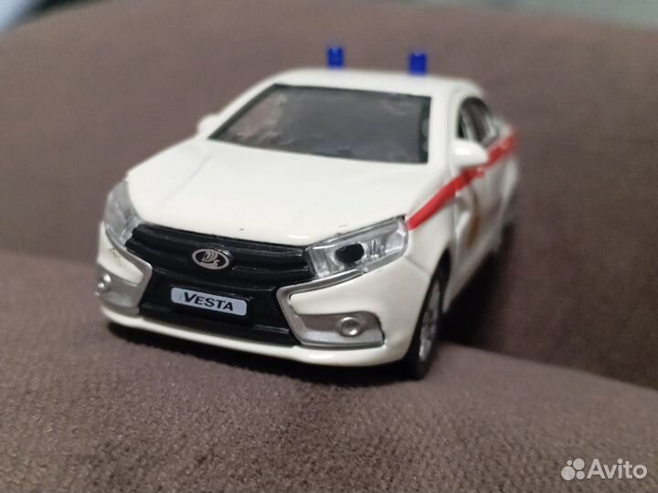 Игрушечная машина