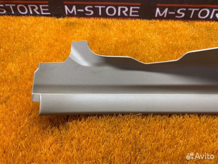 Накладка на порог салона задняя правая Bmw