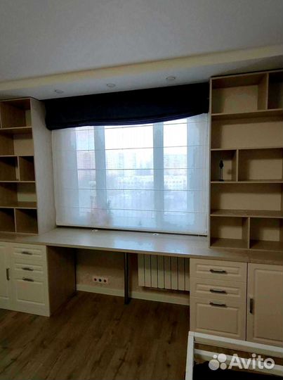 Рабочая зона в углу у окна