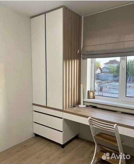 Письменный стол в детскую