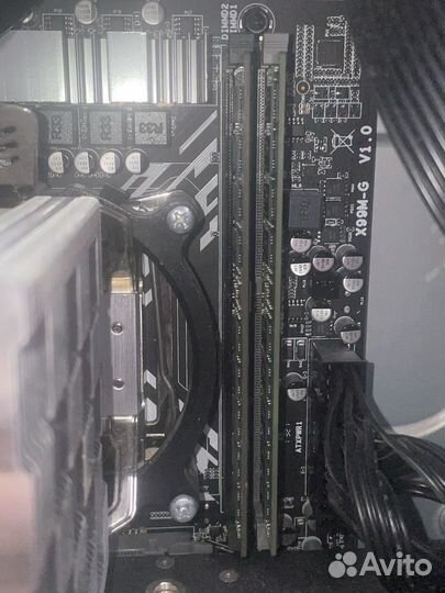 Материнская плата с процессором и памятью