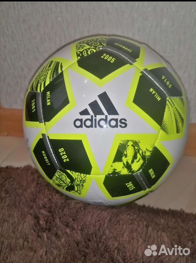 Футбольный мяч adidas