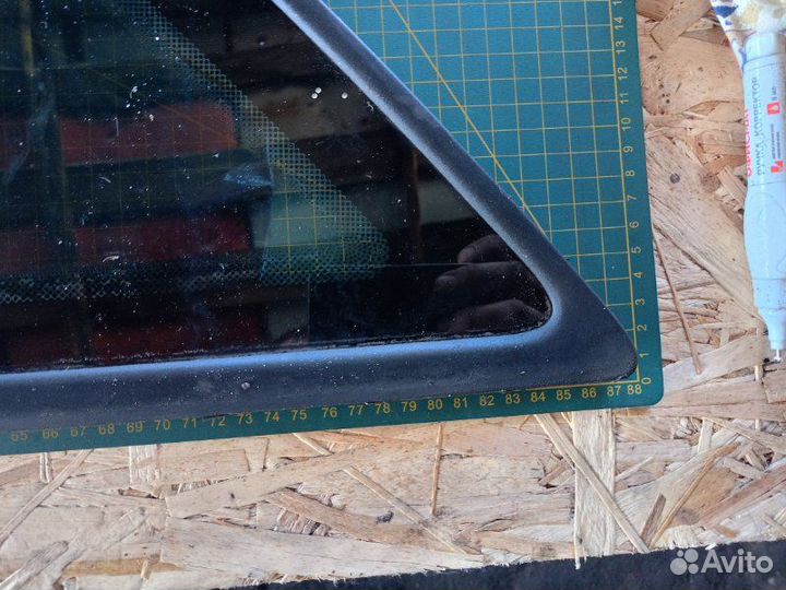 Стекло багажника левое Citroen Xantia универсал