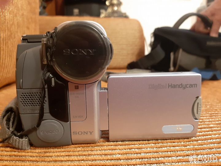 Продам новую видео-камеру sony DCR-TRV 14E