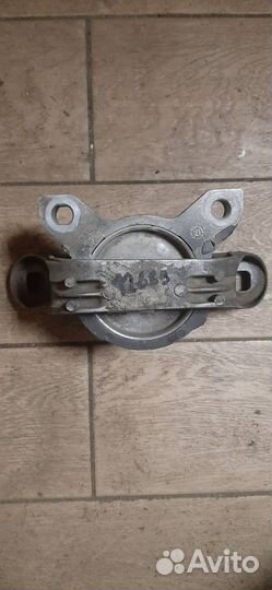 Подушка крепления двигателя правая Ford Focus 2