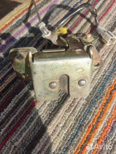 Замок крышки багажника Caldina ST190