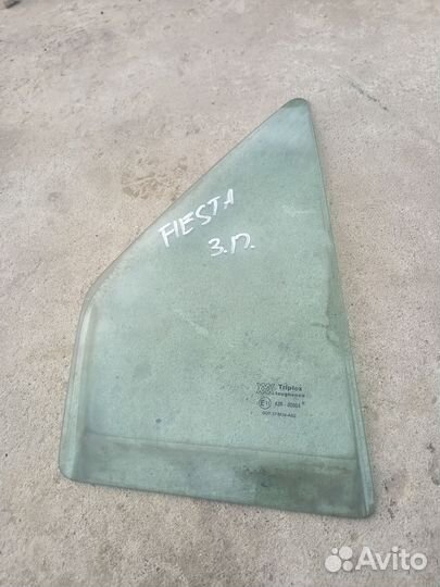 Стекло глухое заднее правое Ford Fiesta 4