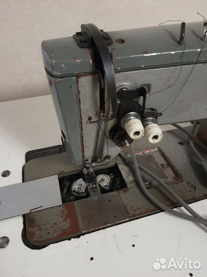 Двухигольная швейная машина