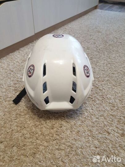 Хоккейный шлем