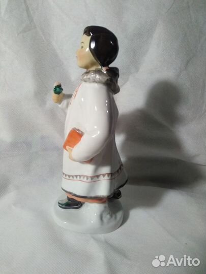 Статуэтка Якутка с цветком лфз