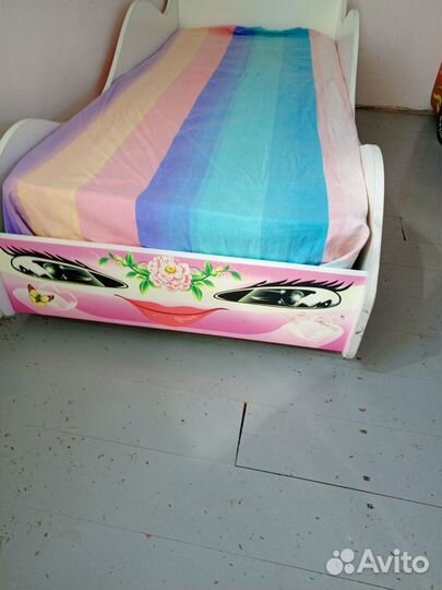 Детская кровать машинка с матрасом бу