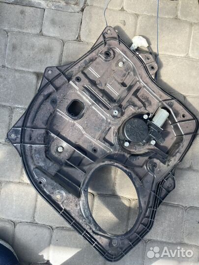 Моторчик стеклоподъемника правой двери mazda 6 gh