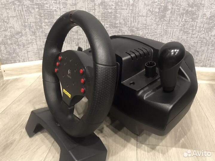 Игровой руль Logitech Momo Racing с педалями