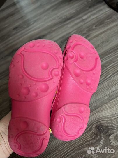 Нарукавники и тапки для купания