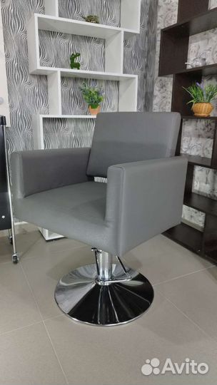 Парикмахерское кресло