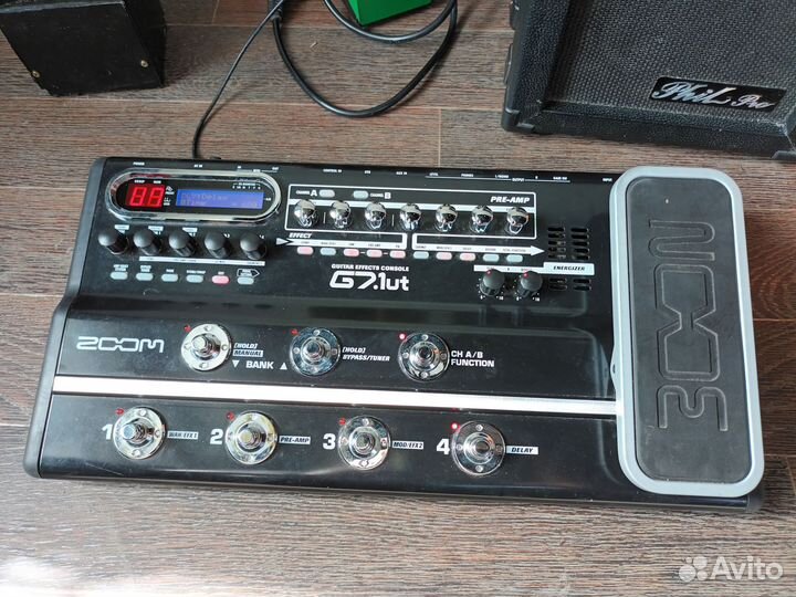 Гитарный ламповый процессор Zoom G7.1ut