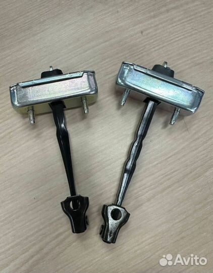 Даерной ограничитель для авто тойота камри 70