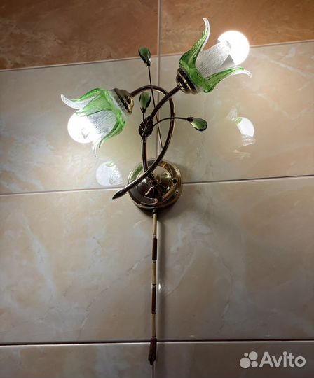 Лампа настенная