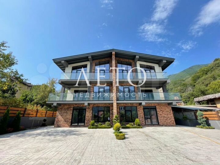 Дом 500 м² на участке 8 сот.