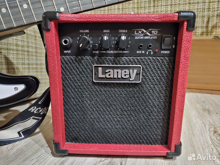 Электрогитара с комбоусилителем