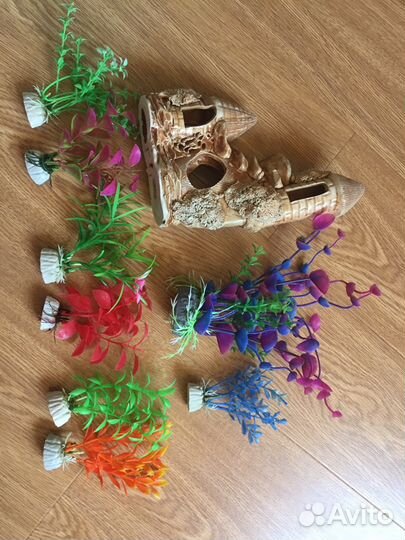 Аквариум с украшениями