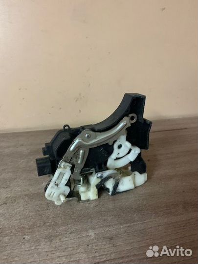 Замок задний правый Lancer 10