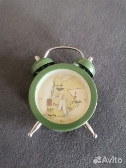 Часы маленкие прикроватные