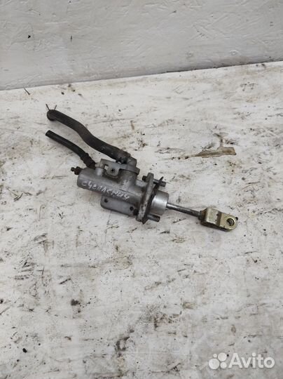 Главный цилиндр сцепления Mitsubishi Lancer 9