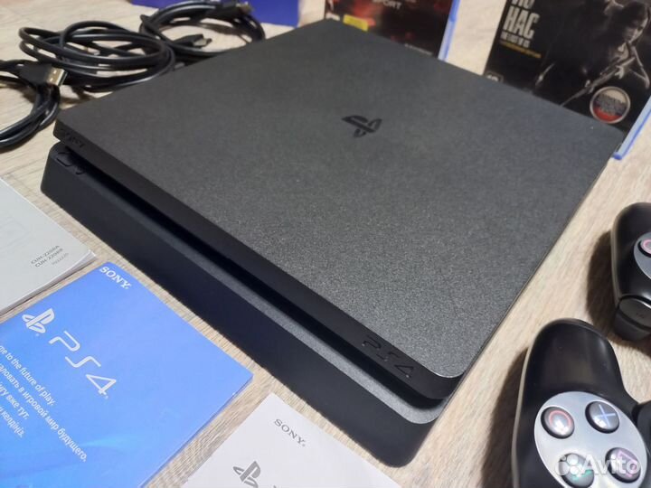 Sony PS4 Slim 1 тб, 2 геймпада, игы
