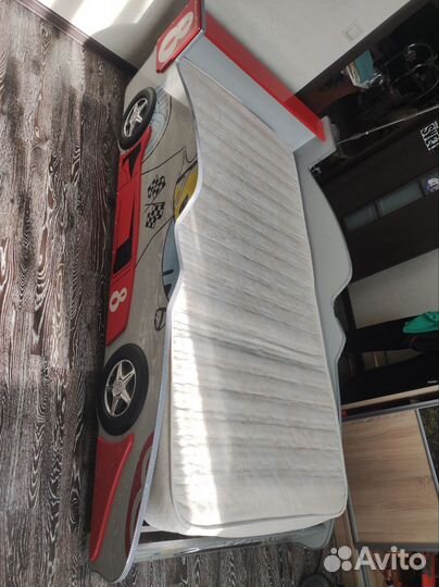 Детская кровать машинка с матрасом бу