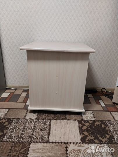 Журнальный столик на колесах