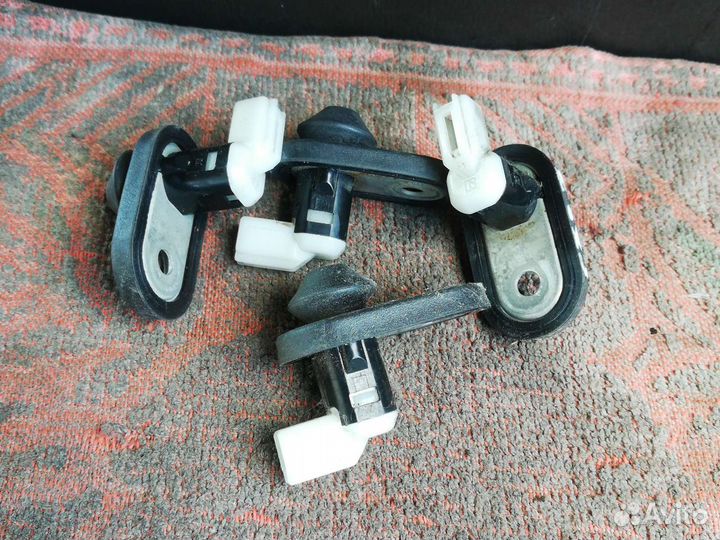 Концевик двери Мазда CX-7