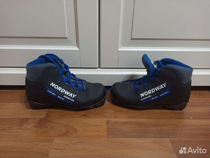 Лыжные ботинки детские 32 размер