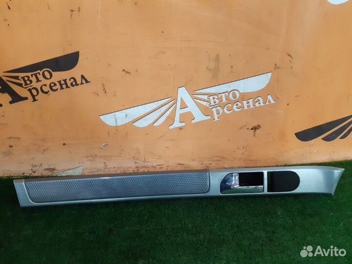 Накладка внутренней ручки двери передняя левая