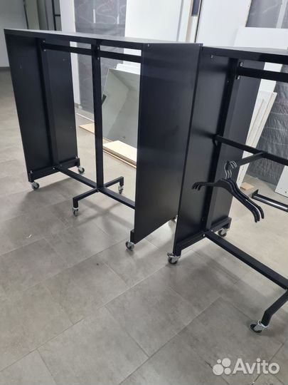 Стойка для магазина одежды