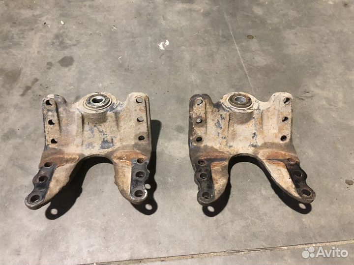 Кронштейн передней рессоры задний