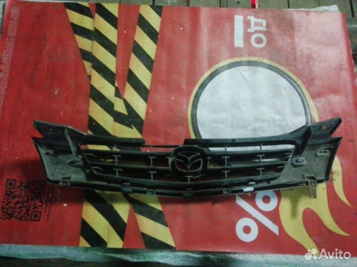 Решетка радиатора передняя Mazda Demio