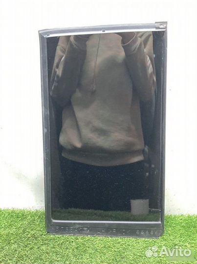 Форточкa задний левый Mitsubishi Pajero 4