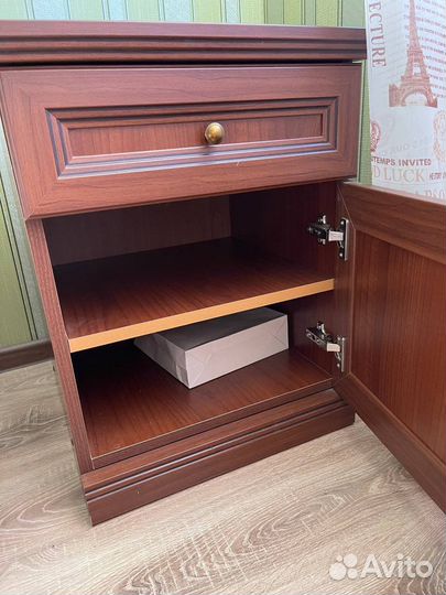 Тумба прикроватная