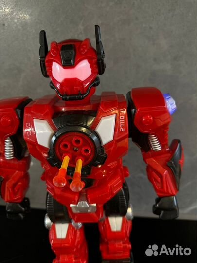 Интерактивный робот на пульте управления