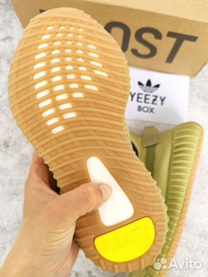 Кроссовки Adidas Yeezy Boost 350 V2 Sulfur оригинал