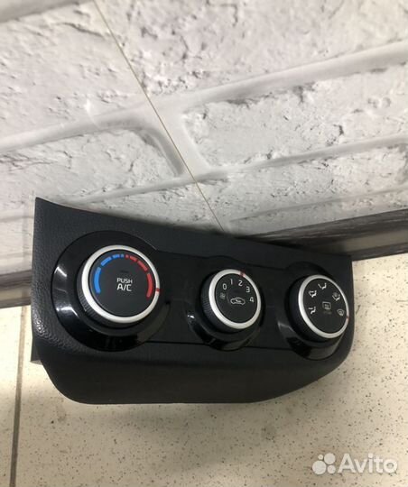 Блок управления отопителем Kia Rio 3