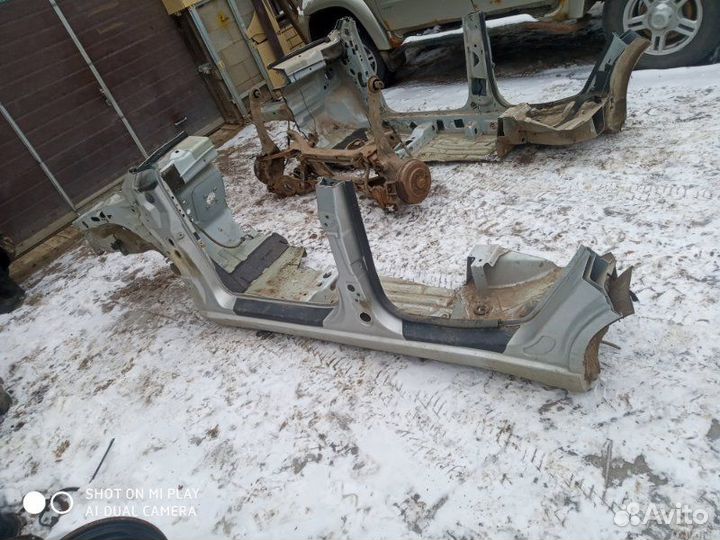 Лонжерон четверть с порогом левый Ford Focus 1